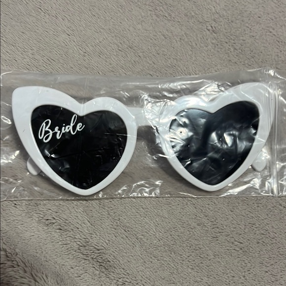 Brand new bridal set, purse, sunglasses, sash - Picture 2 of 5